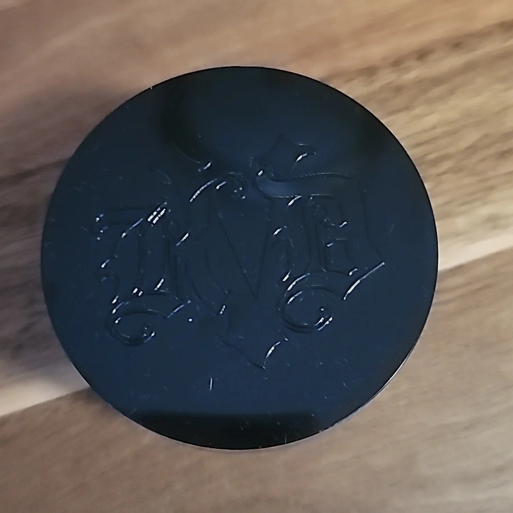 NIB KAT VON D LOCK-IT SETTING POWDER - Picture 9 of 12